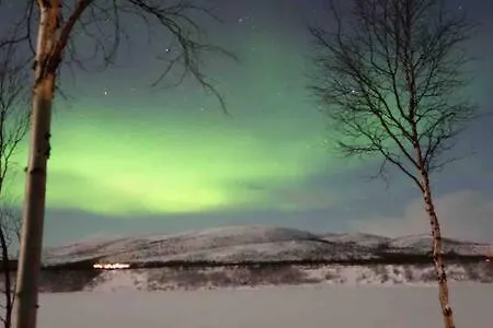 Aurora Hut - Luksusmajoitus Iglu Tunturilammella Pohjois-lapissa Nuorgamissa * Nuorgam