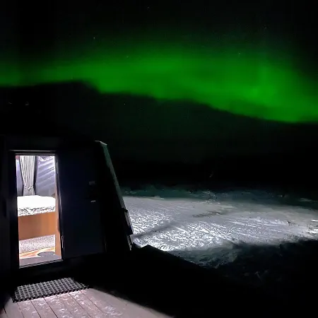 Aurora Hut - Luksusmajoitus Iglu Tunturilammella Pohjois-lapissa Nuorgamissa * Nuorgam